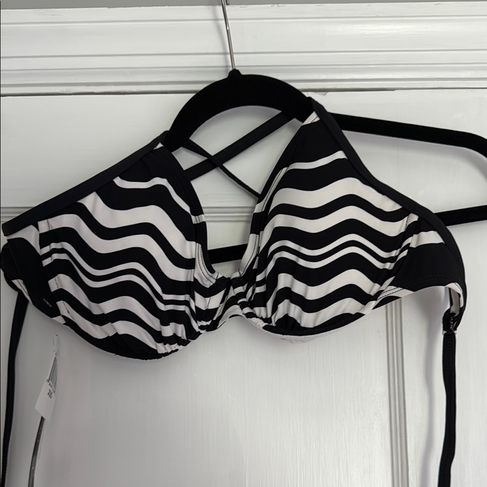 La Blanca Black and White Wavey Bikini Top - 32D - NWT - Picture 2 of 4
